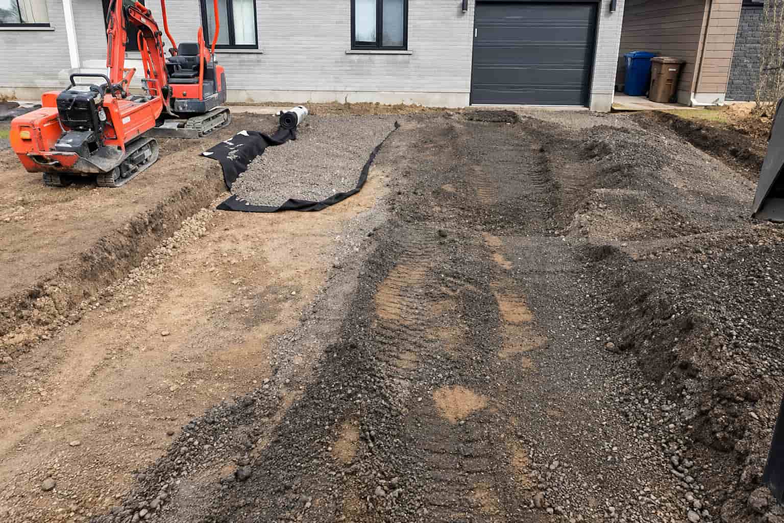 Excavation pour pavé uni et entrée de garage Excavation pour pave uni et entree de garage 300x200 1